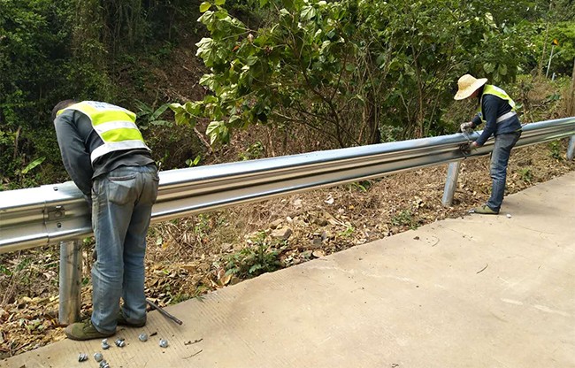 枣庄高速公路护栏的定期维护与保养
