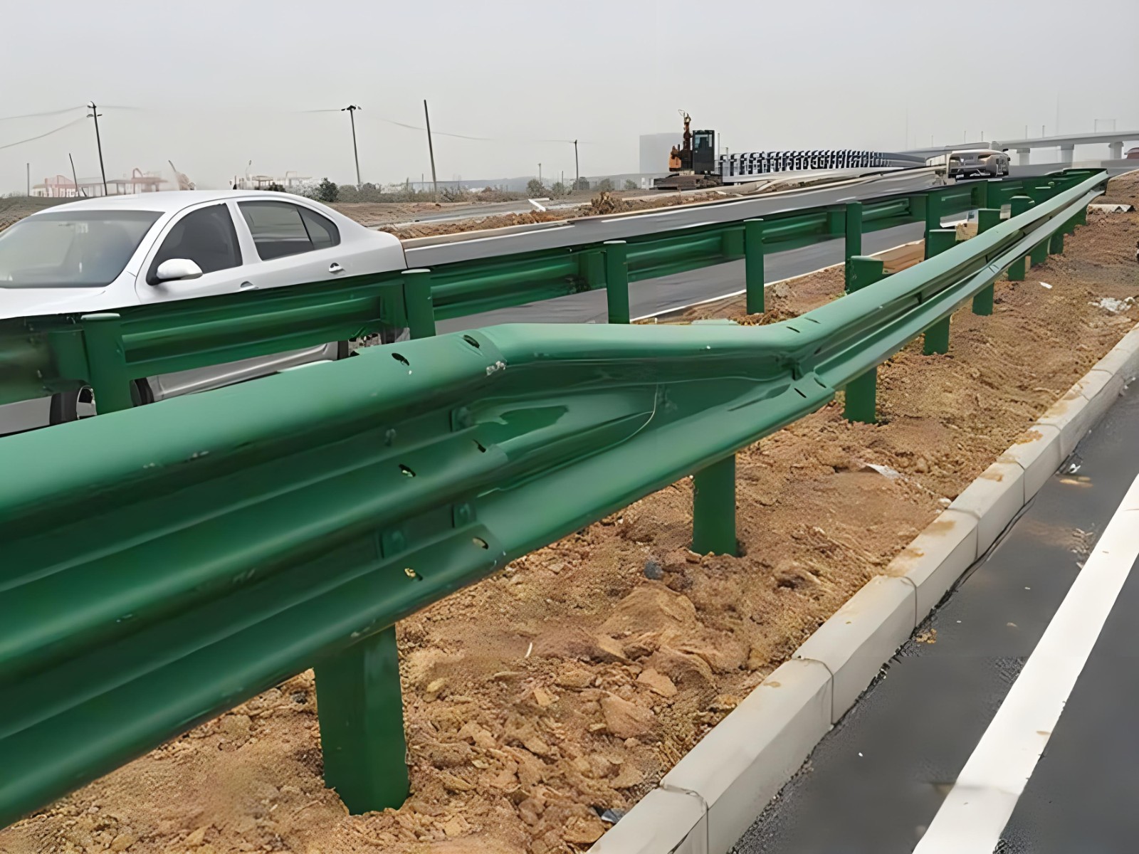 枣庄高速波形护栏板日常维护方案确保道路安全新举措